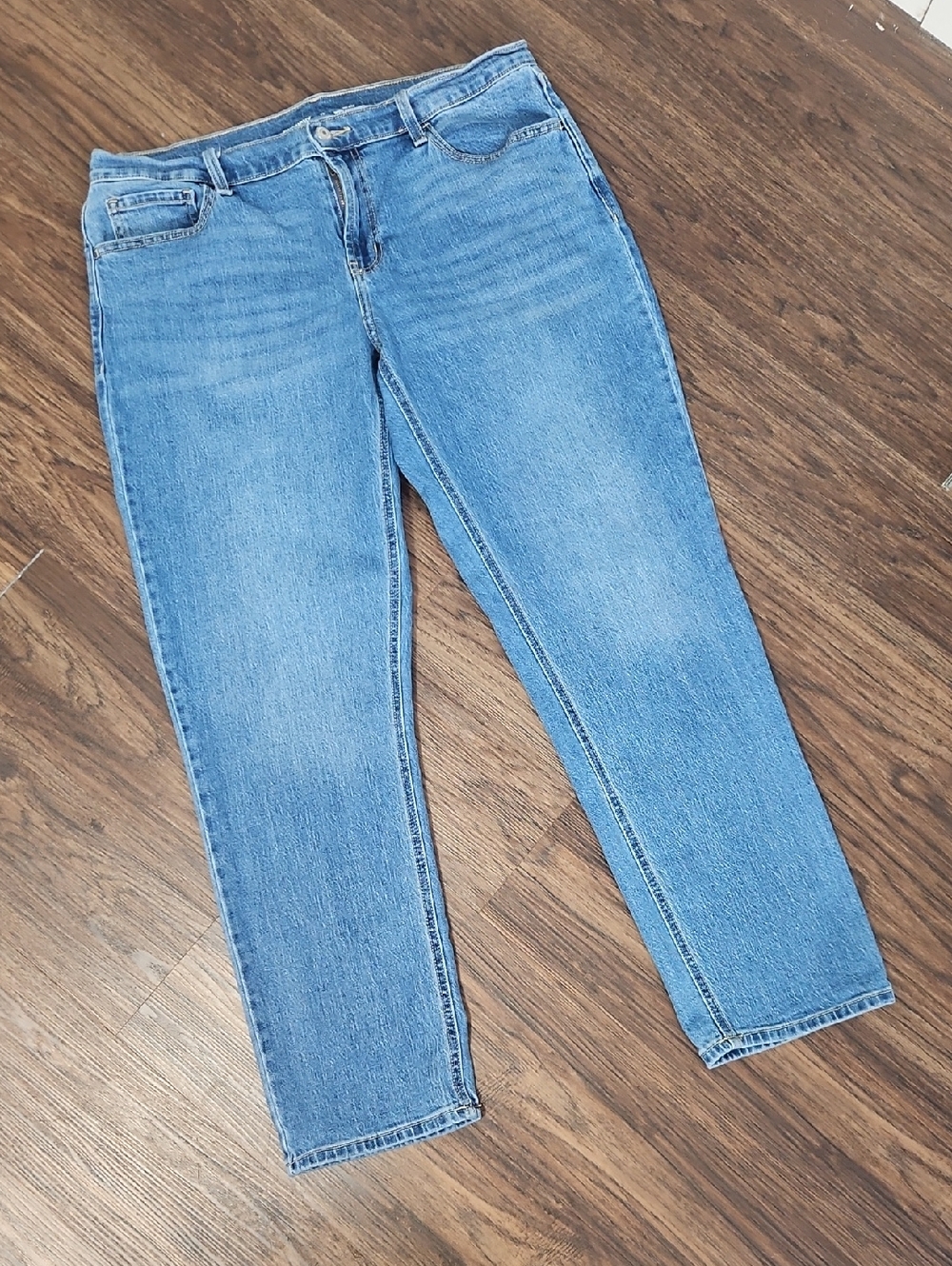 Old Navy Mid-Rise Wow Boyfriend Jeans Women’s 12 Medium Wash